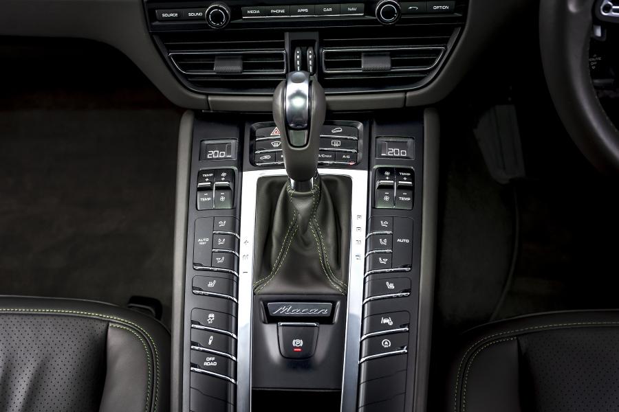 Детали интерьера Porsche Macan S (95B) 2018 года  (UK) (фото 7 из 34)